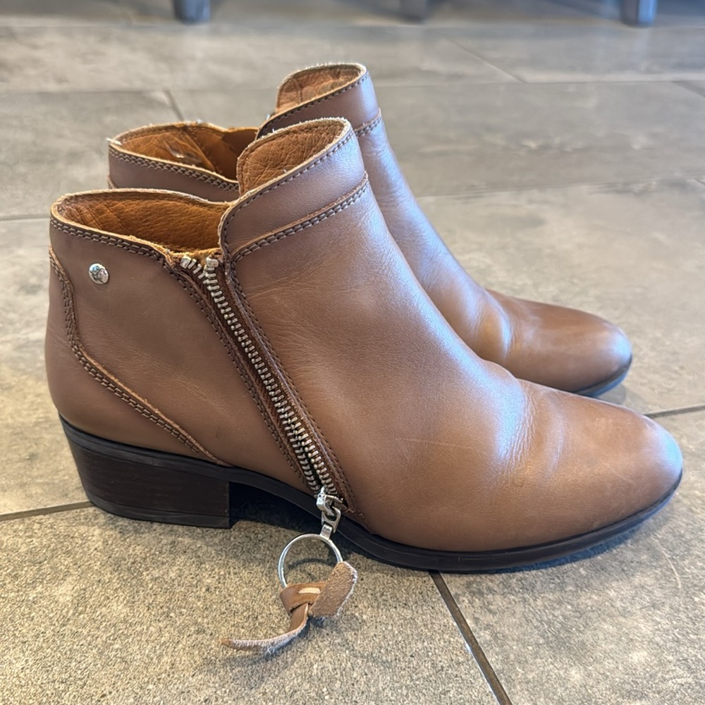 Pikolinos Brown Loafers, zip side